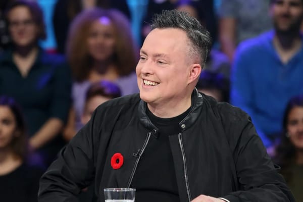 Fortune Mike Ward: De controversiële komiek uit Quebec en zijn ongelooflijke carrière
