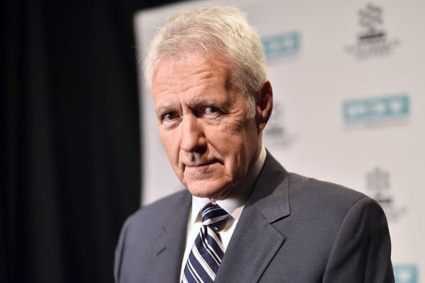 Alex Trebek Nettowaarde: Het Indrukwekkende Fortuin Van De Legendarische Jeopardy-Presentator