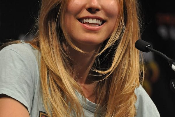 Sarah Carter : geschat vermogen, carrière in Hollywood en recente projecten in 2025
