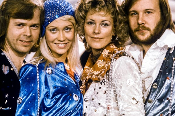 Fortuin ABBA: Wat Agnetha Fältskog En Benny Andersson Echt Bezitten in 2025
