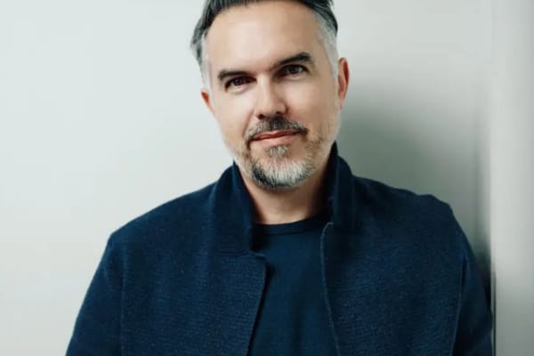 Maxime Chattam est-il millionnaire ? Revenus, droits d’auteur et ventes de ses best-sellers