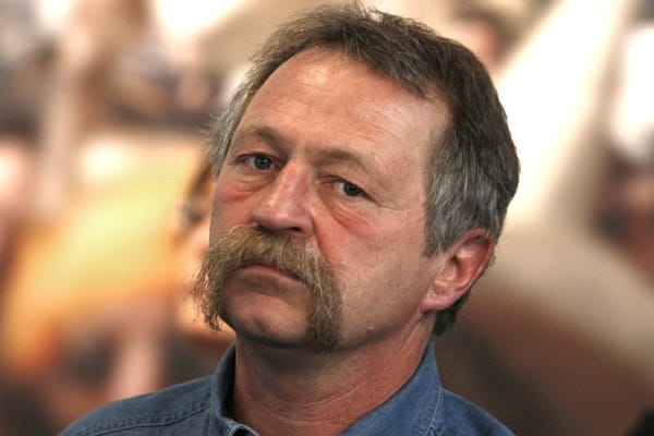 Is José Bové rijk? Schatting 2026, inkomensbronnen en onzekere gebieden