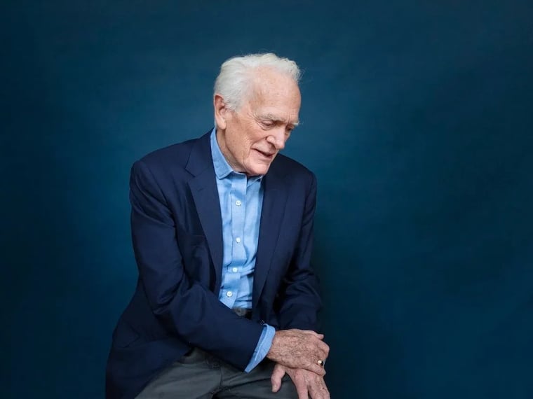 Philippe Labro mieux payé en 2025 : L’écrivain et journaliste atteint un nouveau sommet de rémunération