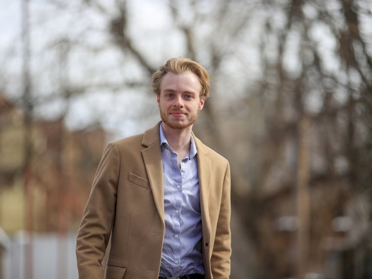 Fortune d’Émile Roy en 2025 : Réalisateur, Vidéaste et Voix Engagée du Québec