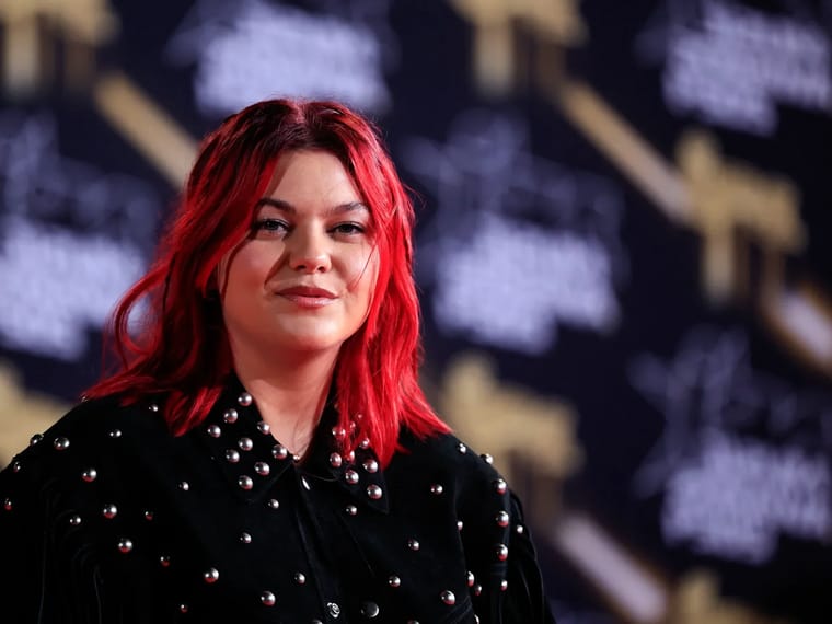 Vermögen Louane: Die französische Sängerin enthüllt ihren inspirierenden Werdegang