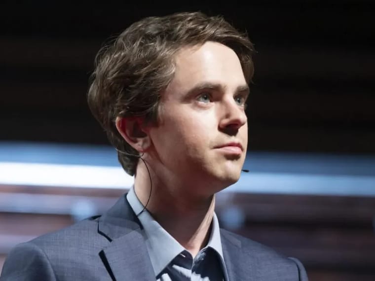 Freddie Highmore, l’Acteur le Mieux Payé du Monde en 2025: Sa Fortune Estimée à 145 millions d’Euros Cette Année