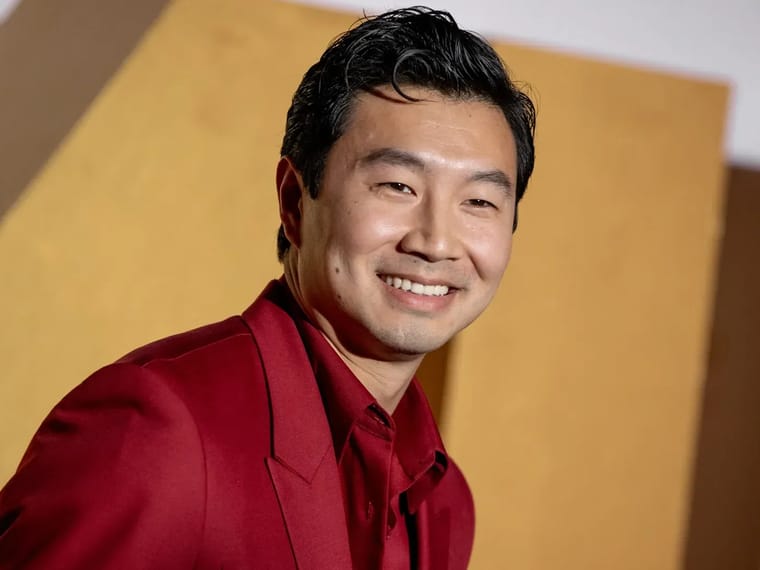 Simu Liu Vermögen : Das beeindruckende Vermögen des Schauspielers in 2025