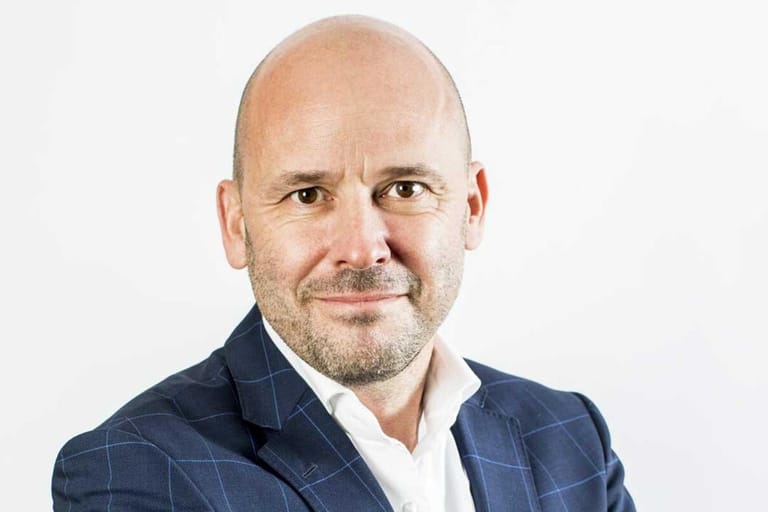 Louis Ide: Von der Medizin zur Politik, ein Vermögen von 8 Millionen Euro im Dienste Belgiens
