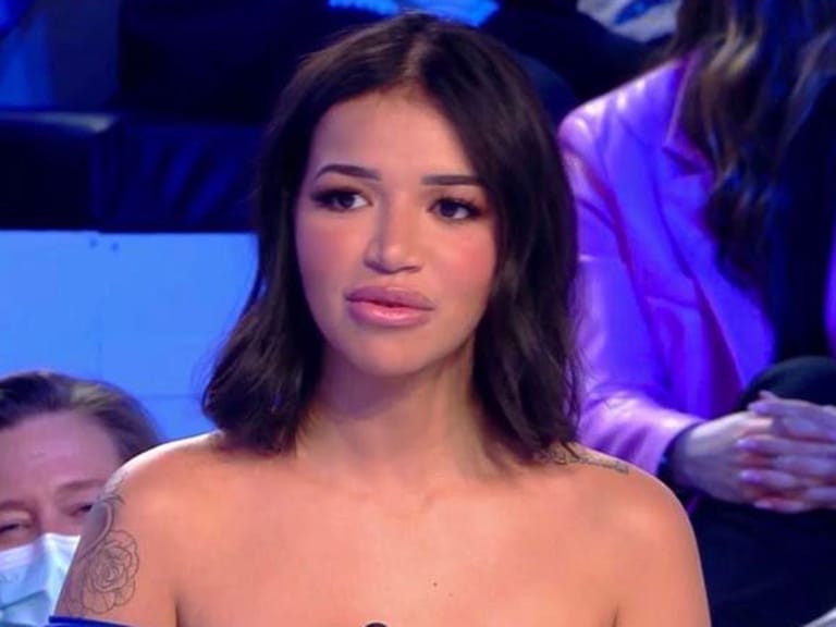 Vermögen und Erfolg von Ruby Nikara : Der Werdegang einer 2,5-Millionen-Euro-Influencerin