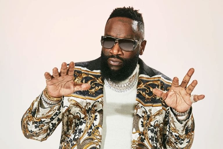 Rick Ross vermogen 2026: Wingstop, vastgoed, muziek en de schatting van 152 miljoen dollar