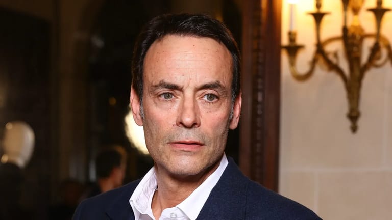 Anthony Delon Fortune: Das Erbe und die Karriere eines berühmten Schauspielers
