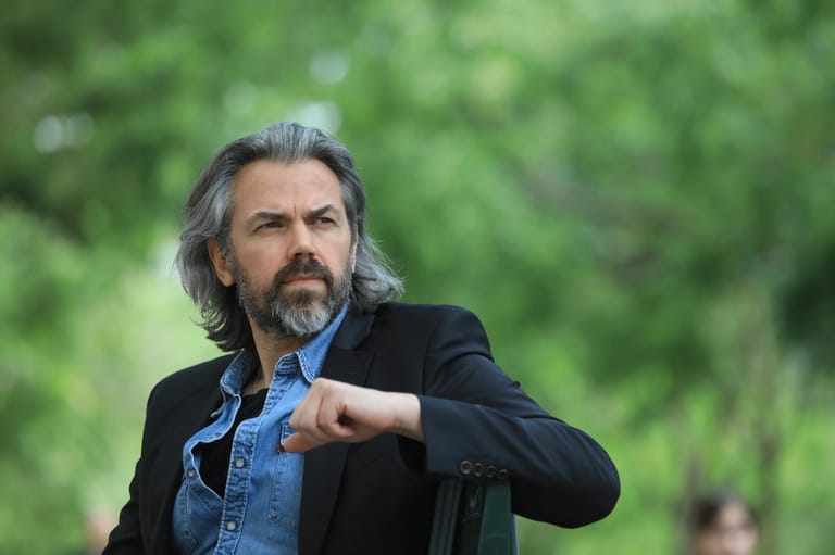 Aymeric Caron fortune: Die finanzielle Entwicklung des militanten Journalisten