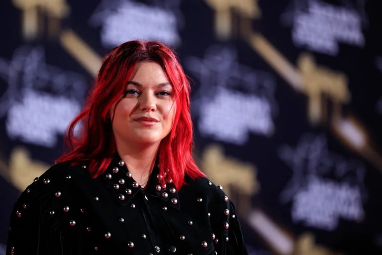 Vermögen Louane: Die französische Sängerin enthüllt ihren inspirierenden Werdegang