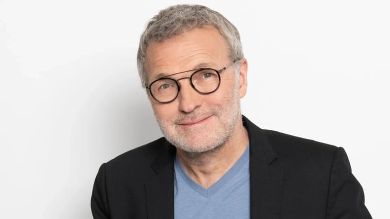 Vermögen Laurent Ruquier: Der beeindruckende finanzielle Werdegang des Fernsehmoderators im Jahr 2025
