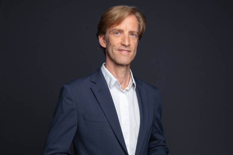 Antoine Kouchner Biographie Physik Ausbildung: Werdegang, Forschung und akademische Beiträge